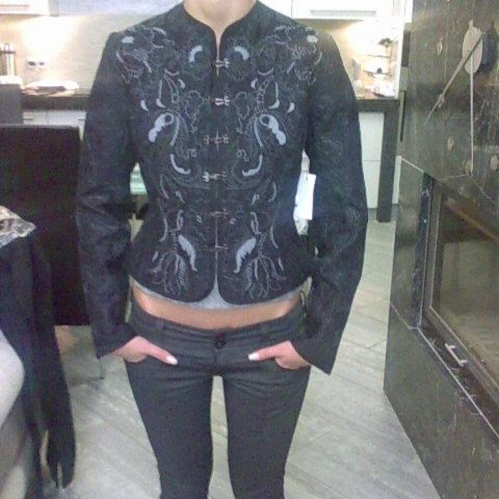 NWT Black Cropped TAHARI Jacket with Rich Embroidery